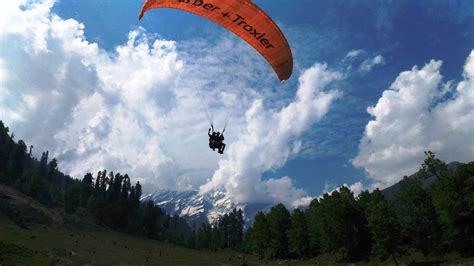 Paragliding at Solang Valley in Kullu Manali in India - YouTube