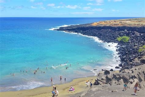 Green sand beach hike in Hawaii: Hike to Papakolea Beach on the Big Island 🌴 Hawaii travel blog ...