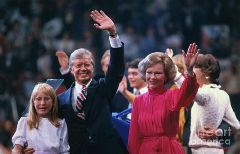 Jimmy Carter And Family Waving Photograph by Bettmann