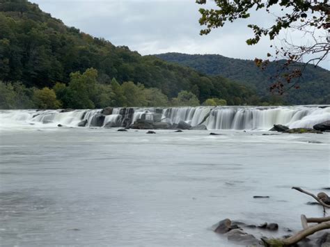 Sandstone Falls – Easy Waterfall Hikes