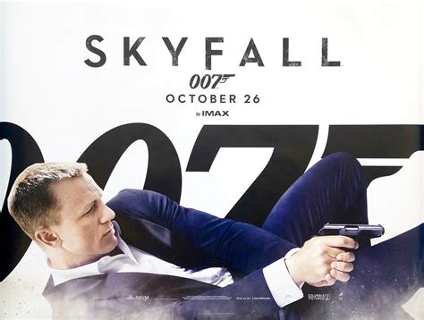 Daniel Craig Skyfall Poster / Daniel craig as benoit blanc. - Infuzionit