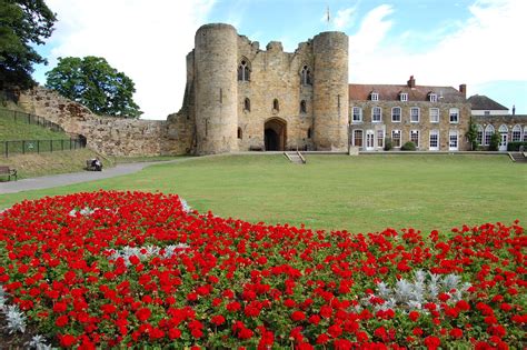 Tonbridge Daily: Promenading At Tonbridge Castle