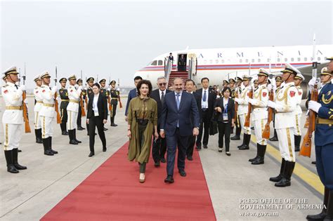 PM Nikol Pashinyan and his spouse Anna Hakobyan arrive in PRC on ...