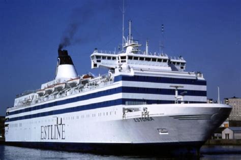 Documentary: MS Estonia has a large hole in the hull