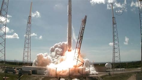 SpaceX Rocket Breaks Apart After Launch to Space Station - The New York Times