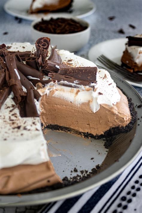 Easy Chocolate Cream Pie - Simply Scrumptious Eats