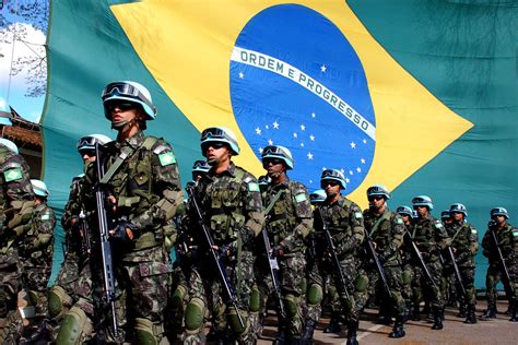 Risco-Lula: Militares estão de sobreaviso em São Paulo e no Paraná | Radar | Ghost army ...