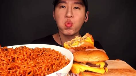 ZACH CHOI ASMR *BITES ONLY* SPICY NOODLES & DOUBLE CHEESEBURGERS ASMR ...