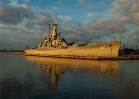 South Dakota-class battleship, USS Alabama (BB-60), basking in the sun.[2007 × 1433] : WarshipPorn