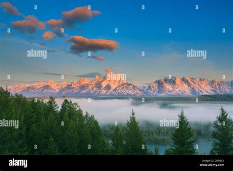 Sunrise at the Snake River Overlook in Grand Teton National Park in ...