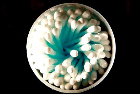 File:Cotton swabs (or cotton buds) -in round container.jpg - Wikimedia Commons