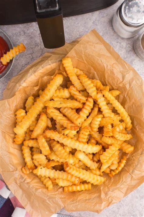 Frozen Crinkle Fries in the Air Fryer | Everyday Family Cooking