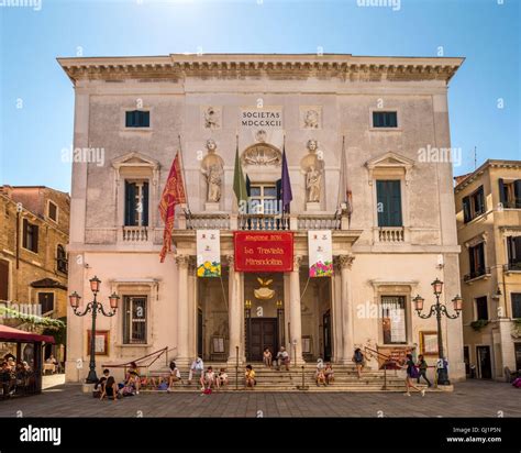 Teatro La Fenice, opera house a Venezia, Italia Foto stock - Alamy