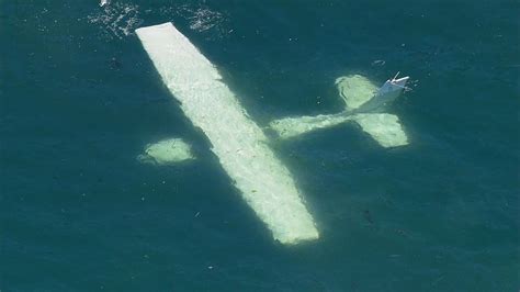 Small plane crashes in water off West Seattle; occupants escape | KOMO