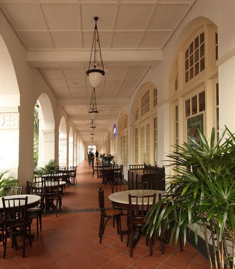 Raffles Hotel arcade | Round marble-top tables and wooden ch… | Flickr