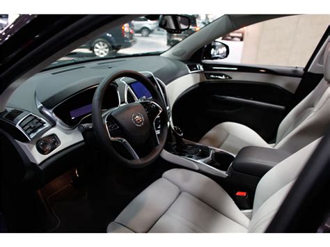 2015 Cadillac SRX: 33 Interior Photos | U.S. News