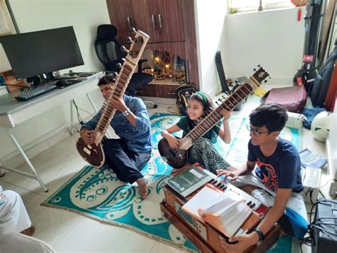 Best Sitar Learning Classes in Dwarka Delhi, Sitar Basic Lessons for Beginners | Ratna Lahiri ...