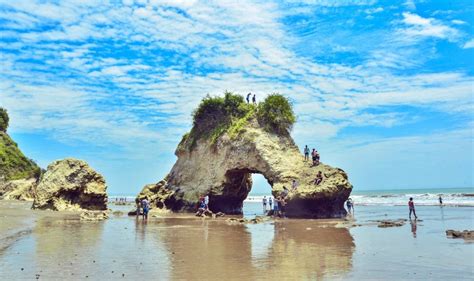 La playa de Tasaste en Manabí es el hogar del Arco del Amor - Manabí ...