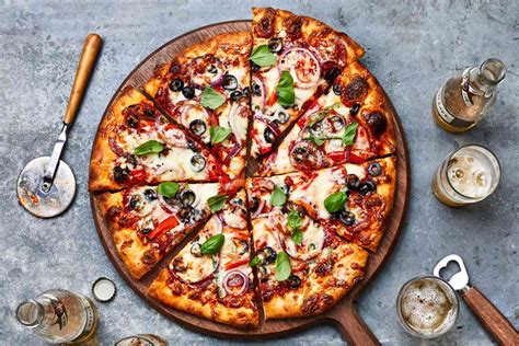 What Is the Difference Between White Pizza and Red Pizza? - Recipes.net