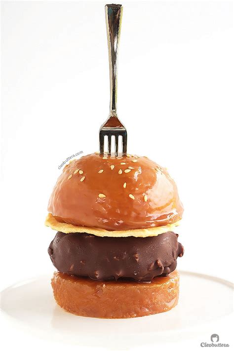 Caramel Buns Ice Cream Burger {Sweet buns of vanilla bean cake filled and glazed with caramel ...