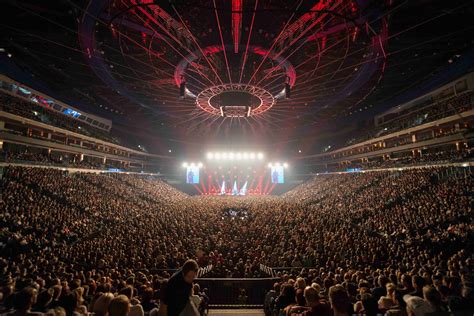 The legendary Czech singer in the O2 arena | oneAVteam