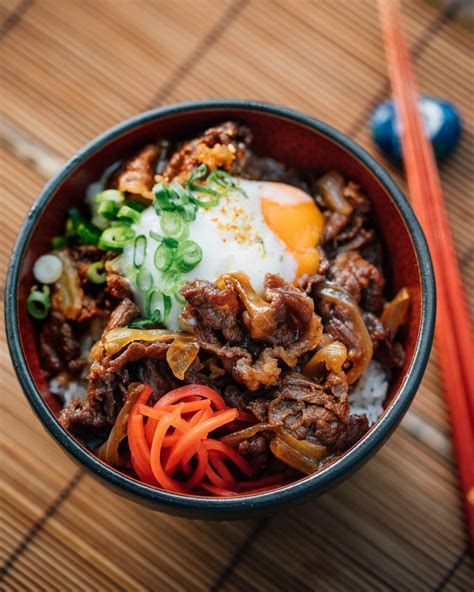 Yoshinoya-style Gyudon (Japanese Beef Rice Bowl) - adamliaw.com | Asian recipes, Easy japanese ...