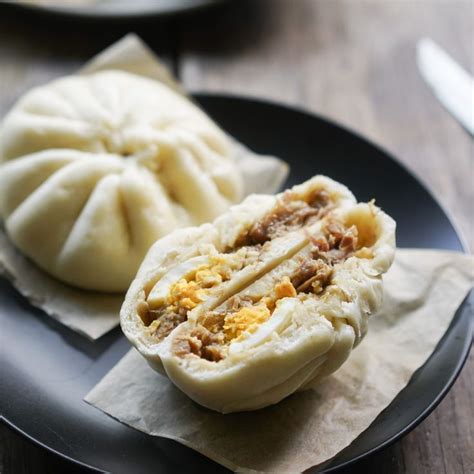 Siopao Asado Recipe (Filipino Steamed Pork Buns) - Hungry Huy | Recipe ...