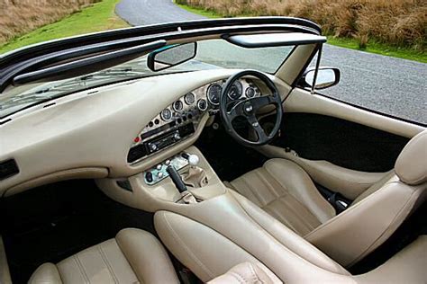 1990 TVR Griffith 500 Interior looks great, and is snug... ergonomics? We'll pass on that ...