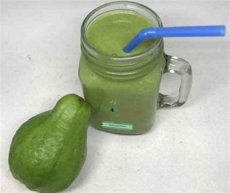 Guava spinach green smoothie - Explore with taste