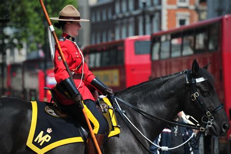 Hijabs now part of the official uniform of the Royal Canadian Mounted ...