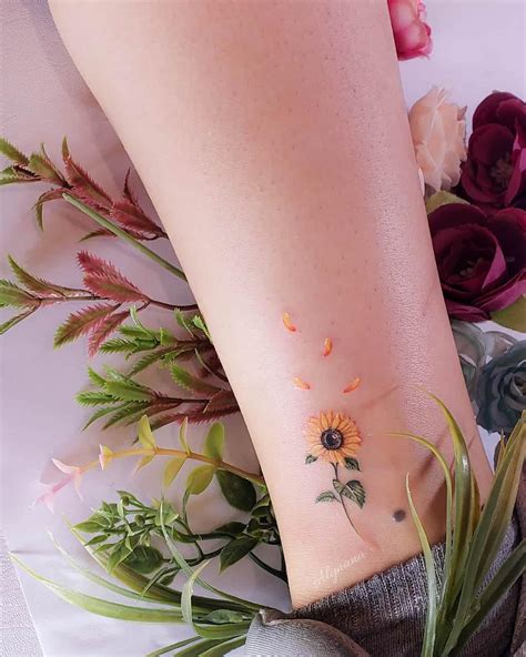 Tatuaje: Flor de girasol por Alynana Tattoos - Tatuajes para Mujeres