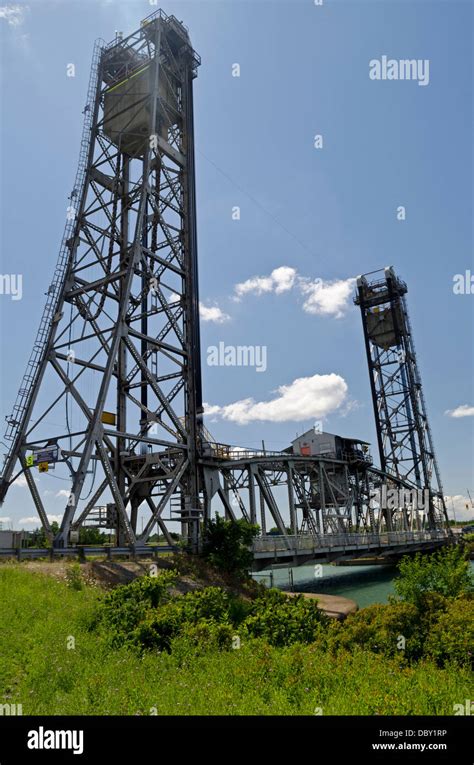 Welland canal bridge hi-res stock photography and images - Alamy