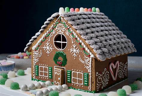 How to Make a Gingerbread House