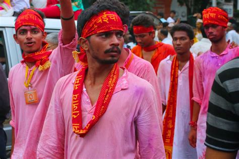 Ganesh Visarjan 2014, Mumbai: Styles of Men!