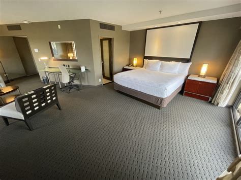 PHOTOS, VIDEO: Tour a Garden Wing Deluxe Room at Disney’s Contemporary Resort - WDW News Today