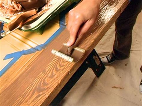 How to Paint a Faux Wood Grain | how-tos | DIY