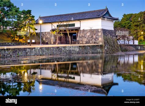 Tokyo, Japan Imperial Palace moat and gate Stock Photo - Alamy