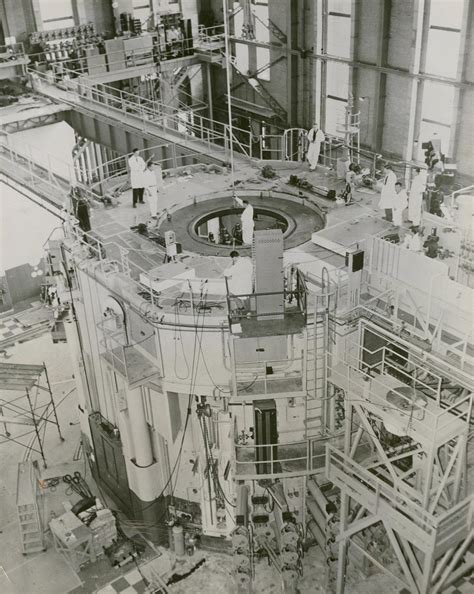 Reactivated à The NRX reactor at Canadaïs atomic plant at Chalk River ...