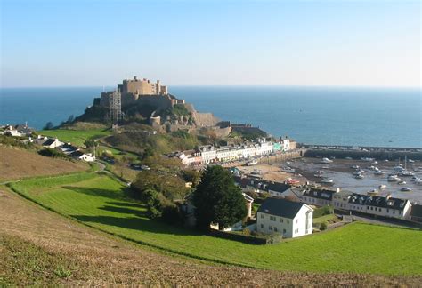 File:Mont Orgueil and Gorey harbour, Jersey.jpg - Wikimedia Commons