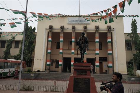 Tension prevails at Gandhi Bhavan, Women Cong chief faints in melee | ap7am