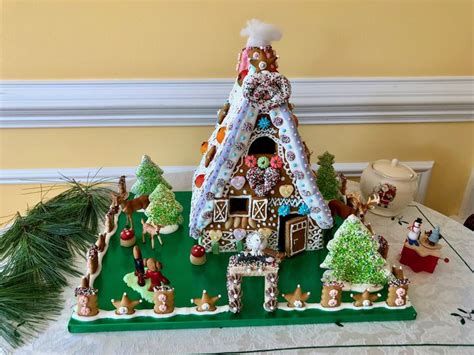 Gingerbread House | Gingerbread house, Traditional german food, Christmas cake