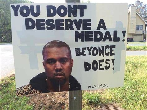 24 Funny Marathon Signs That Almost Make Running Worth It