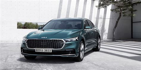 This is the updated 2022 Kia K900 we won't see in the US