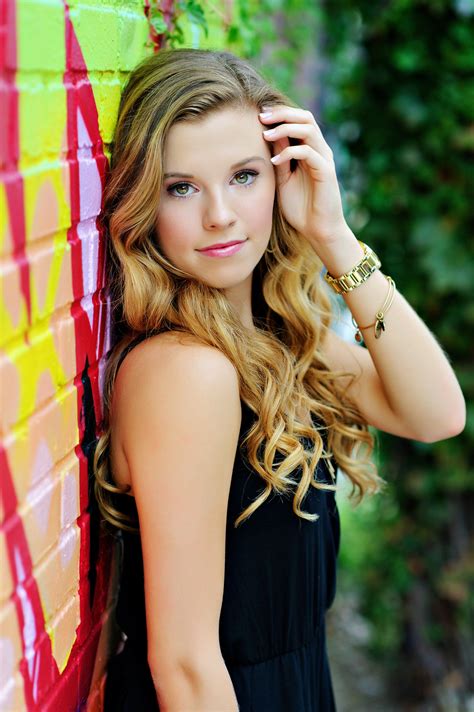 Kansas City Senior Portrait Photographer | girls senior picture ideas grafitti urban vibrant ...