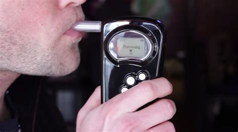 How Does A Breathalyzer Work? - The News Wheel