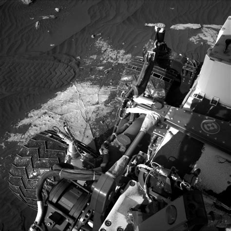 Curiosity Mars Rover: New Scenic Images