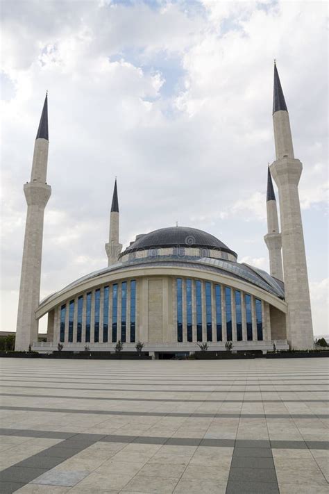 Moderne Moschee stockbild. Bild von viele, wohn, ankara - 35075233