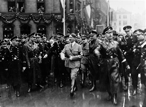 Book review of The Death of Democracy: Hitler's Rise to Power and the Downfall of the Weimar ...