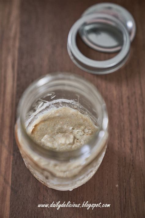 dailydelicious: Wholewheat sourdough starter