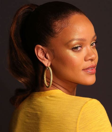 46 Rihanna Hairstyles from 2006 to 2022 - PureWow